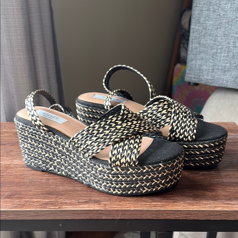 ***NEVER WORN*** STEVEN NEW YORK Randal Platform Sandal